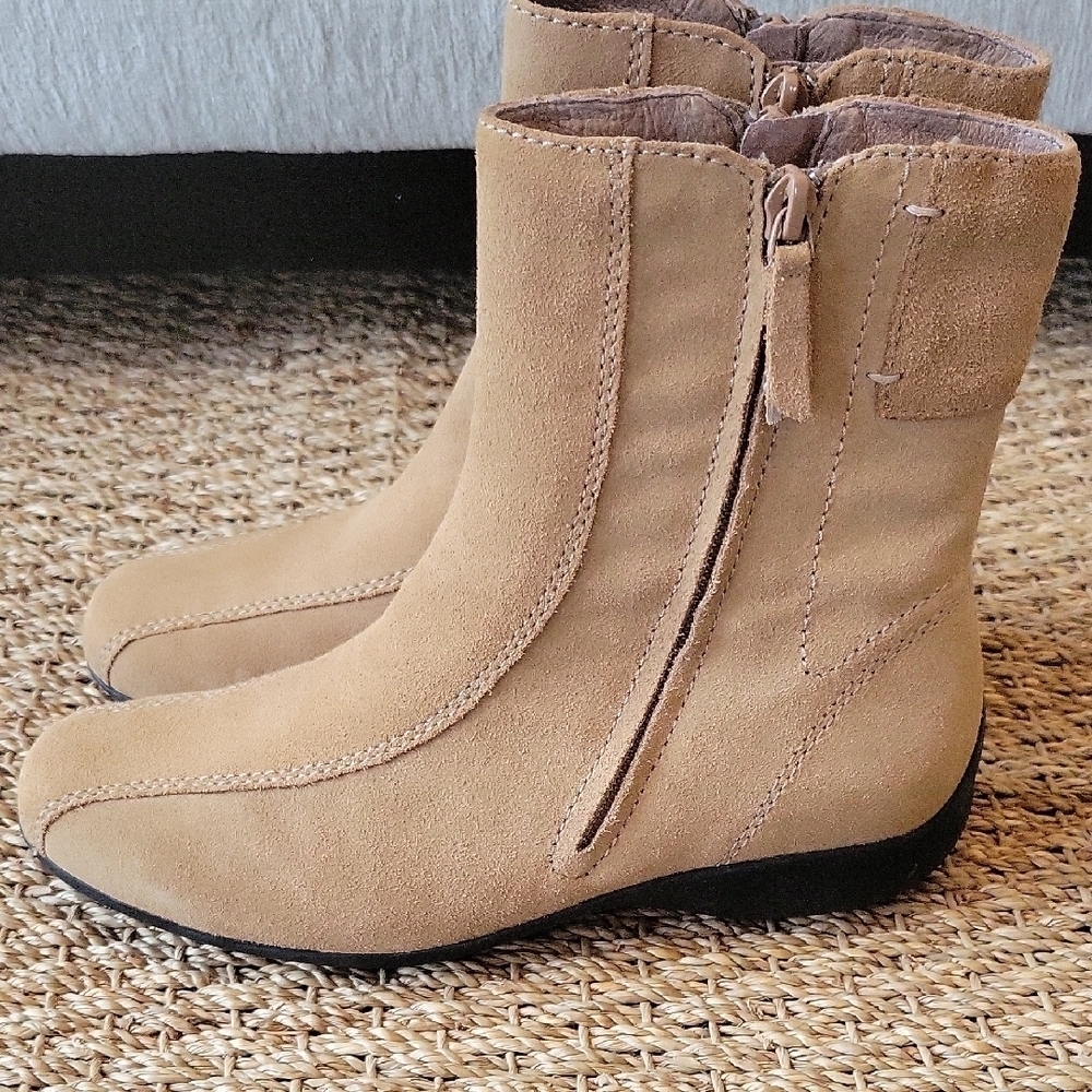 Lands' End Tan Suede Leather Ankle Booties With Double Zippers Size 7. - Picture 3 of 10